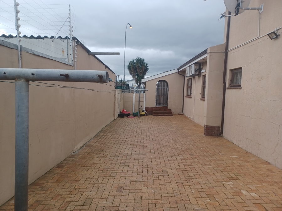 7 Bedroom Property for Sale in Cravenby Western Cape